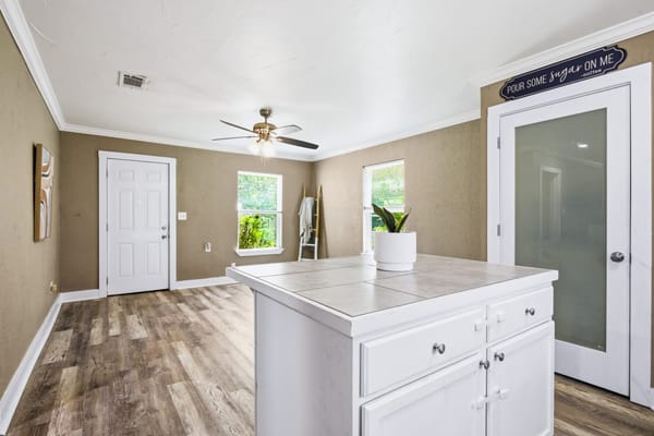 Photo of 2121 West Bond Street