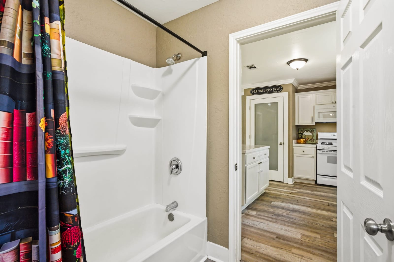 Photo 9 of 2121 West Bond Street