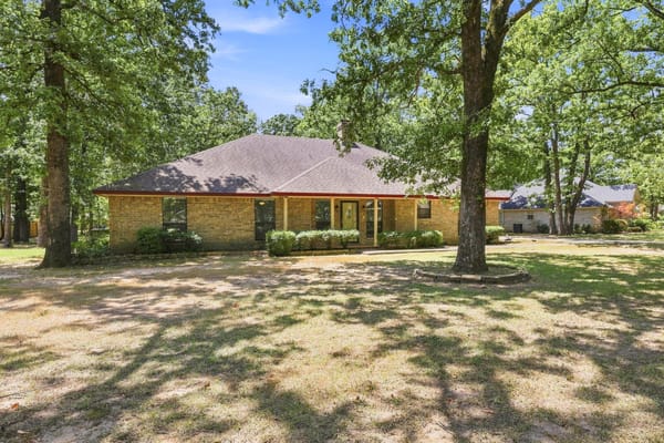 Photo of 225 Red Oak Lane