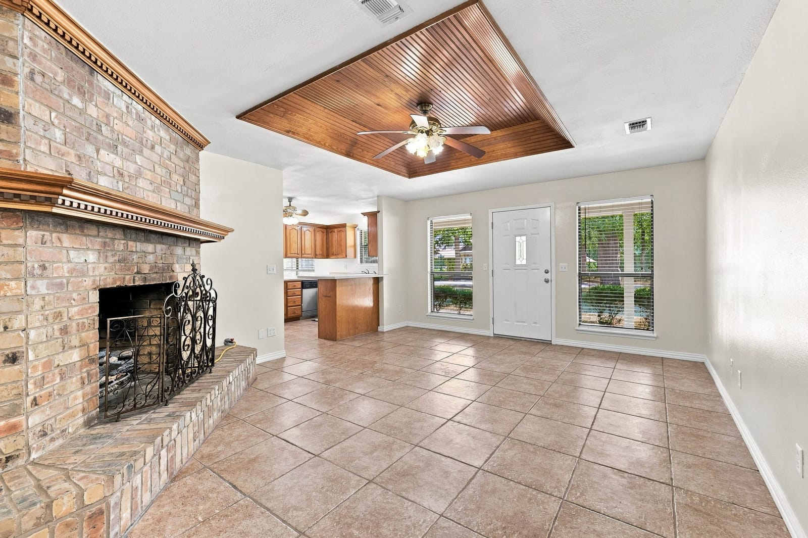 Photo 3 of 225 Red Oak Lane