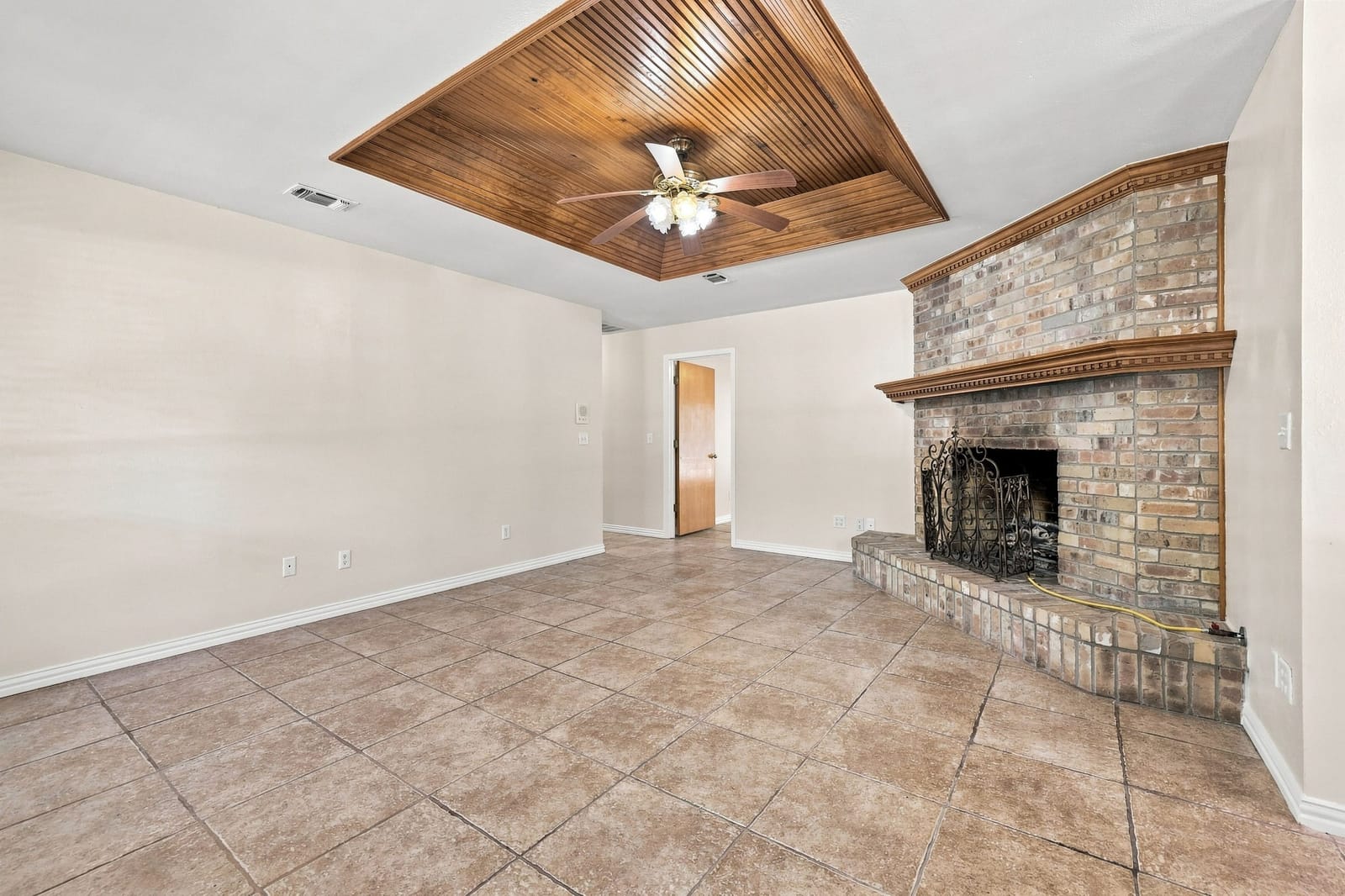 Photo 5 of 225 Red Oak Lane