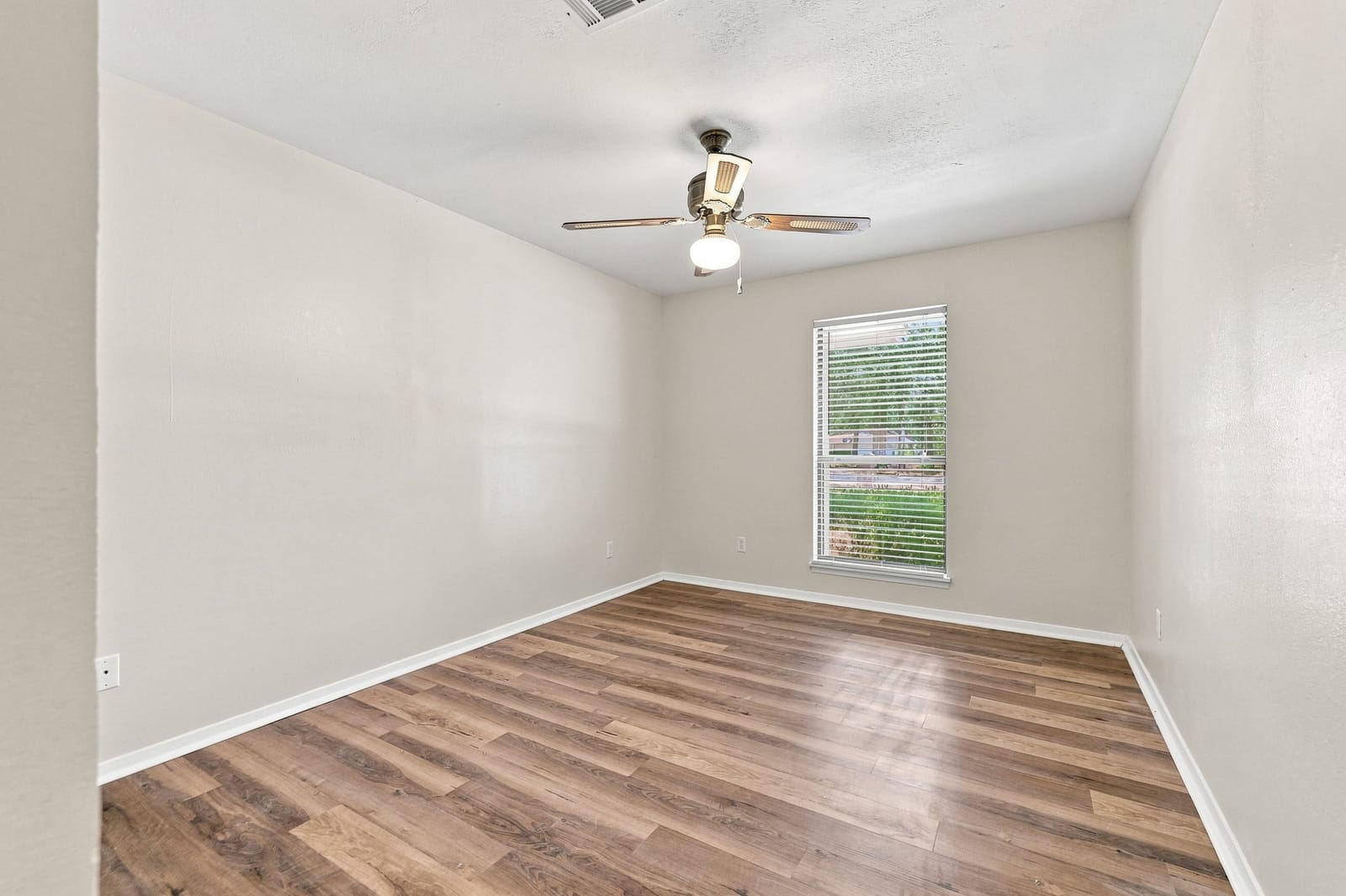 Photo 15 of 225 Red Oak Lane