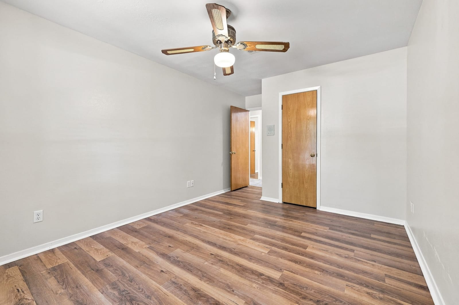 Photo 16 of 225 Red Oak Lane