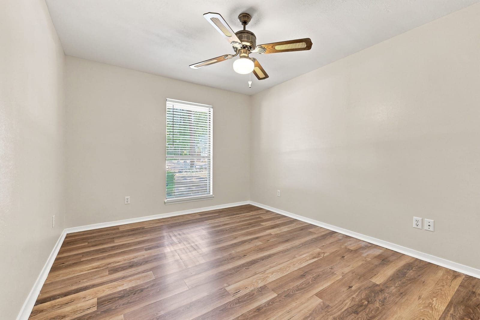 Photo 17 of 225 Red Oak Lane