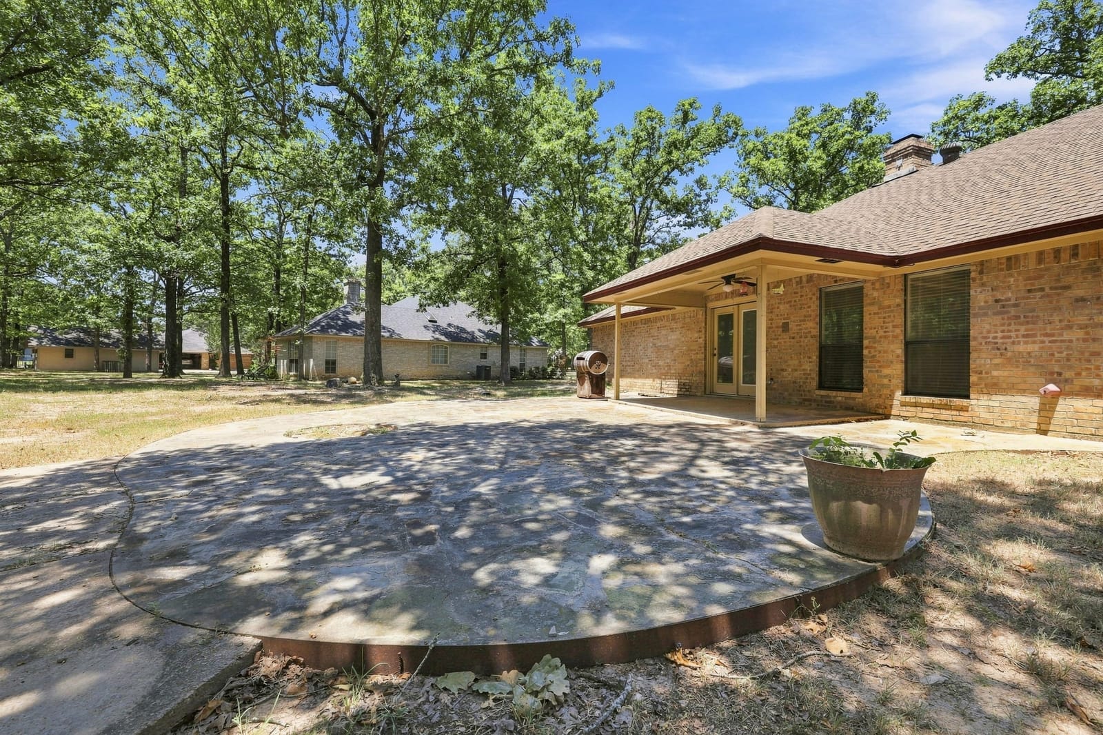 Photo 33 of 225 Red Oak Lane